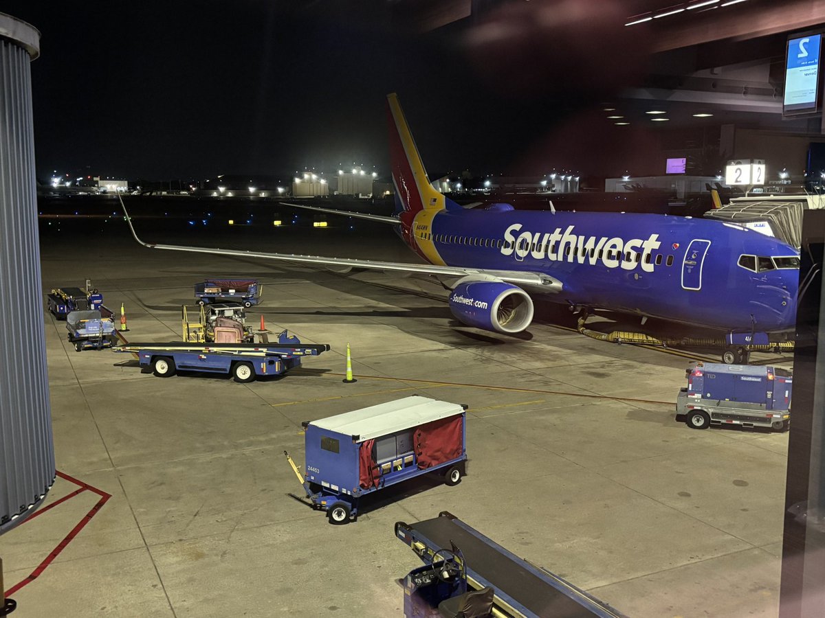 musicmaker1994's tweet photo. @SouthwestAir have an amazing Fri-yay!! 💙♥️💛 https://t.co/iLeijGi2Qw