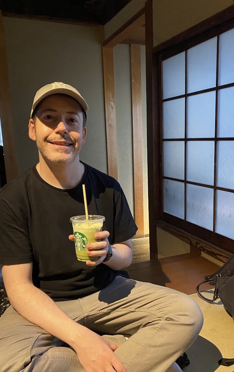 tangledupinfun's tweet photo. Kyoto’s Starbucks with tatami mat seating! https://t.co/K3AiRZxOxm