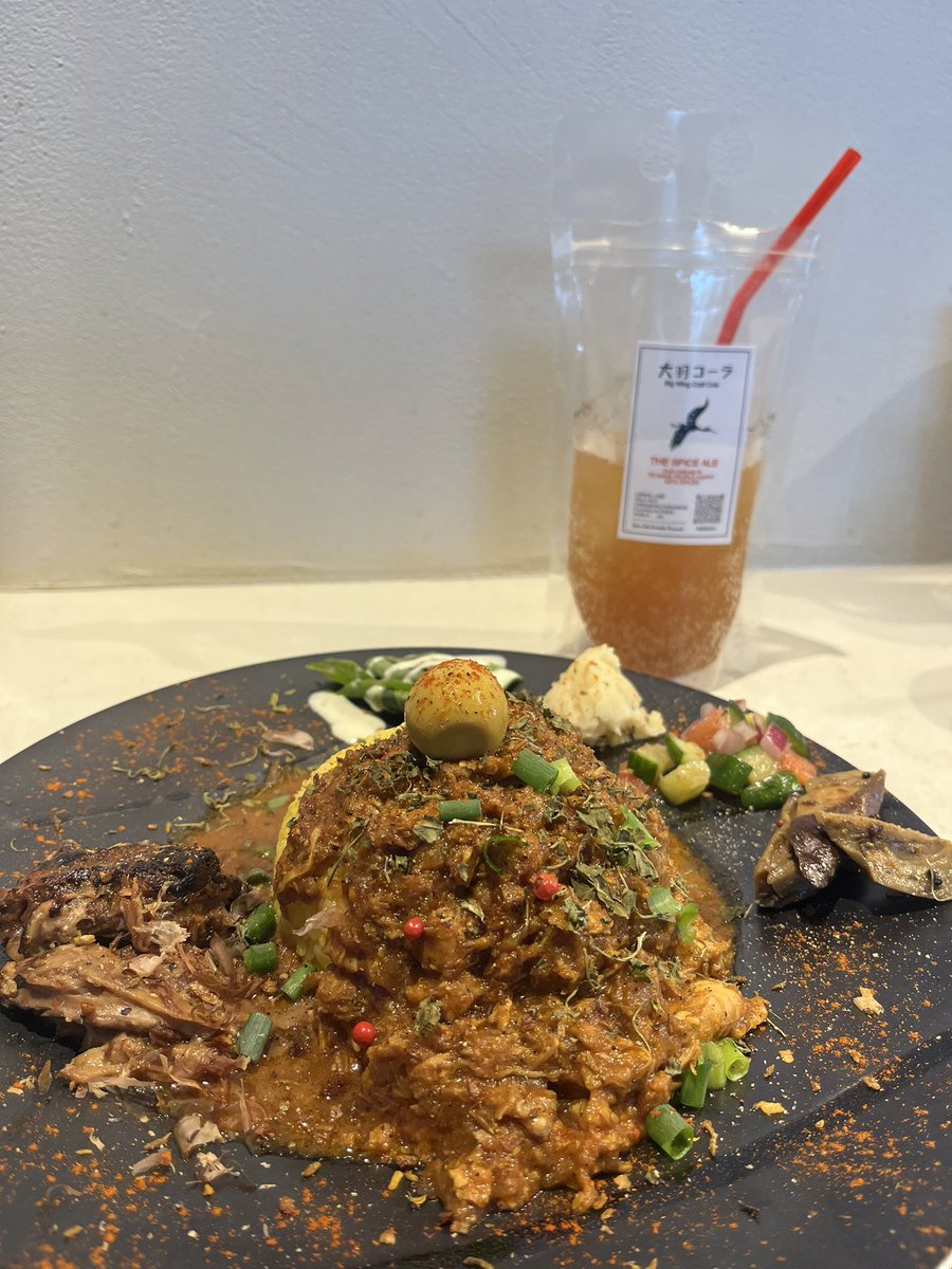 tontonkunkunja's tweet photo. 埼玉県深谷市 MODECURRYさん
お得カレーセット 豚バラ軟骨が美味い😋
チキンのホロホロ具合や 様々なスパイスがいい感じ👍 クラフトコーラもカレーとの組み合わせ抜群でした。 #カレー
#modecurry #埼玉ランチ #深谷グルメ https://t.co/bU9xDfLzjk