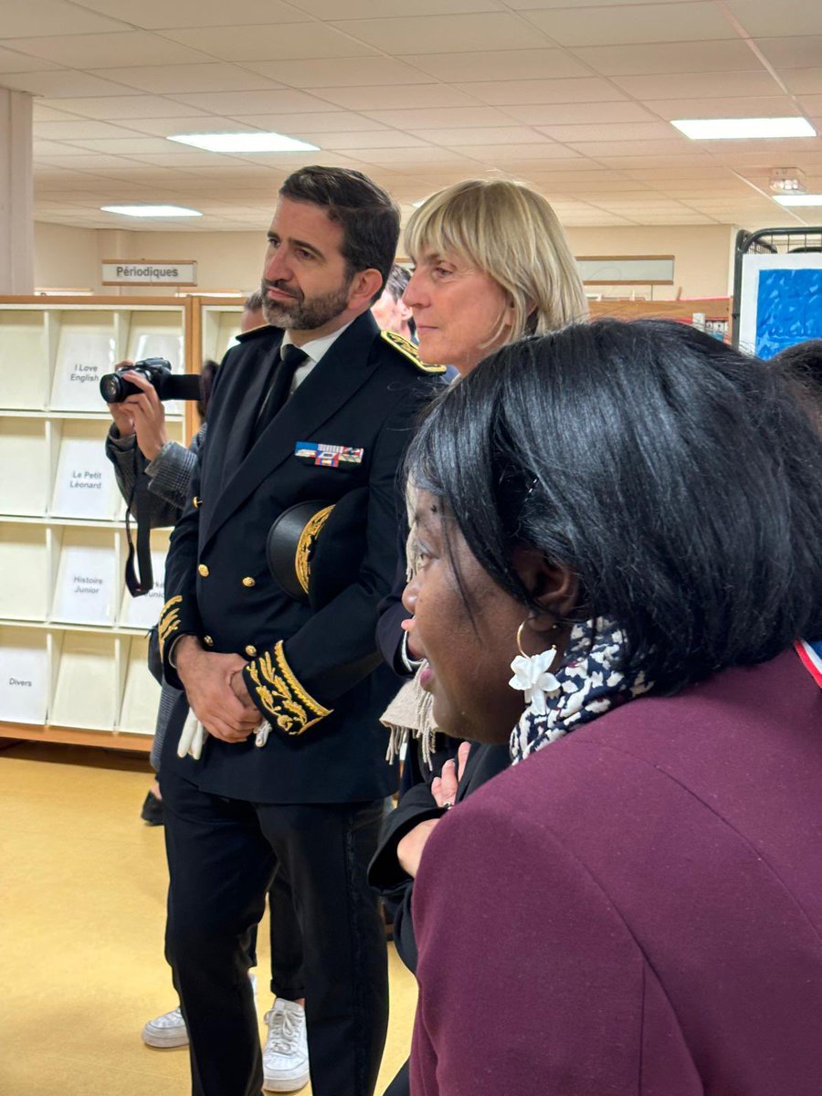 LeMontansier's tweet photo. Le Montansier engagé auprès des cités éducatives @ChanteloupLV 
Présentation du partenariat à @valerieletard ce matin, ministre chargée de la ville.
@Prefet78 @GDichamp @Clg_Cassin_78 https://t.co/LVUeWuXOGk
