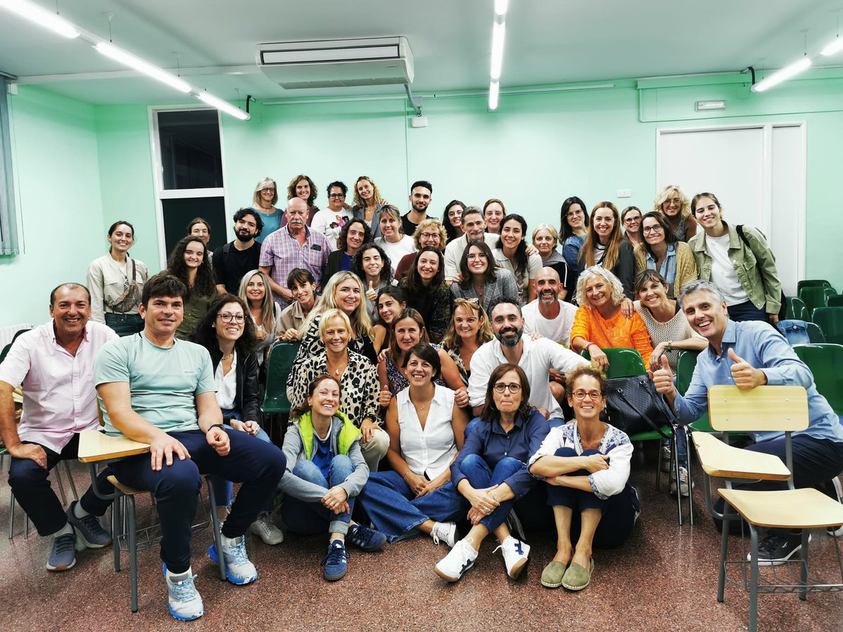 L’equip docent de la nostra escola ha acabat el primer bloc de formació referent al Perfil de sortida del nostre alumnat. 
Gràcies Albert  @utilpd pel teu assessorament i acompanyament.