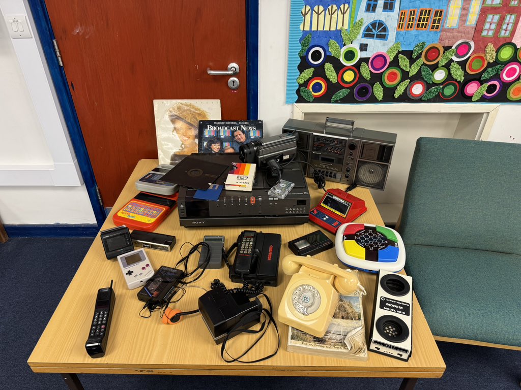 The_CodeShow's tweet photo. Today we are in #Warrington celebrating how #Britain entered the #computing and #Digital age.

We are #TheCODEShow 
🇬🇧🕹️👾 https://t.co/XPN4YKm8e9