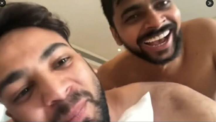 Chaotic_mind99's tweet image. Hello @FBI @NewYorkFBI here are the latest pictures of Indian agent #VikashYadav. He has changed his name multiple times from Siddharth yadav to #ElvishYadav. 

He was last seen in US and later honey trapped with a guy named #LuvKataria.

Indian govt has also booked him under…