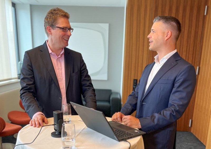 Swiss Life DE (@swisslife_de) on Twitter photo Special Guest 🇨🇭🇩🇪 In unserem internen Kommunikationsformat „WhatsUp?!“ hatten wir in dieser Woche einen besonderen Gast: unseren <a href="/swisslife_group/">Swiss Life Group</a> CEO Matthias Aellig. Die Mitarbeitenden in Deutschland hatten die Gelegenheit, ihm live Fragen zu stellen. Danke für die ehrlichen Special Guest 🇨🇭🇩🇪 In unserem internen Kommunikationsformat „WhatsUp?!“ hatten wir in dieser Woche einen besonderen Gast: unseren <a href="/swisslife_group/">Swiss Life Group</a> CEO Matthias Aellig. Die Mitarbeitenden in Deutschland hatten die Gelegenheit, ihm live Fragen zu stellen. Danke für die ehrlichen