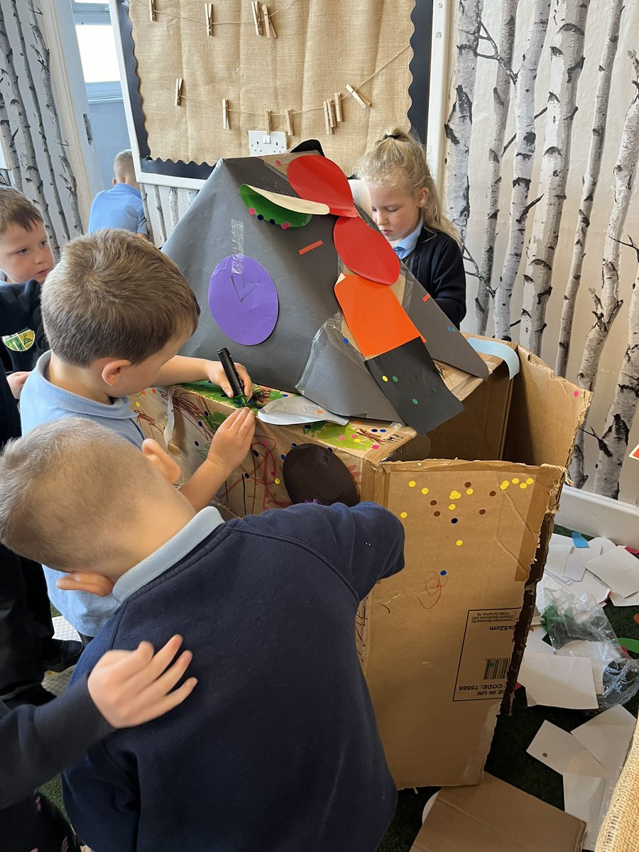 GCPSReception's tweet image. This morning some of the children were talking about the Hunters moon they saw on their way to school. The children have taken a huge interest in this, so we are off to make some rockets to go to the moon! @GreenfieldsCPS