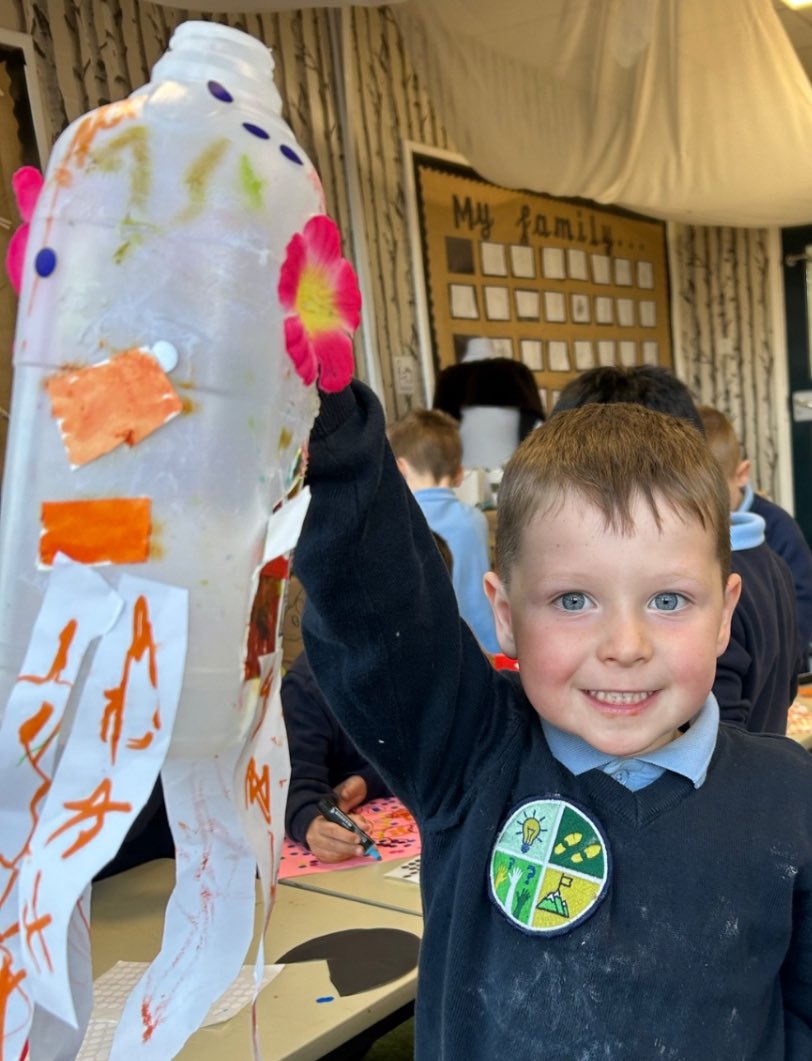 GCPSReception's tweet image. This morning some of the children were talking about the Hunters moon they saw on their way to school. The children have taken a huge interest in this, so we are off to make some rockets to go to the moon! @GreenfieldsCPS