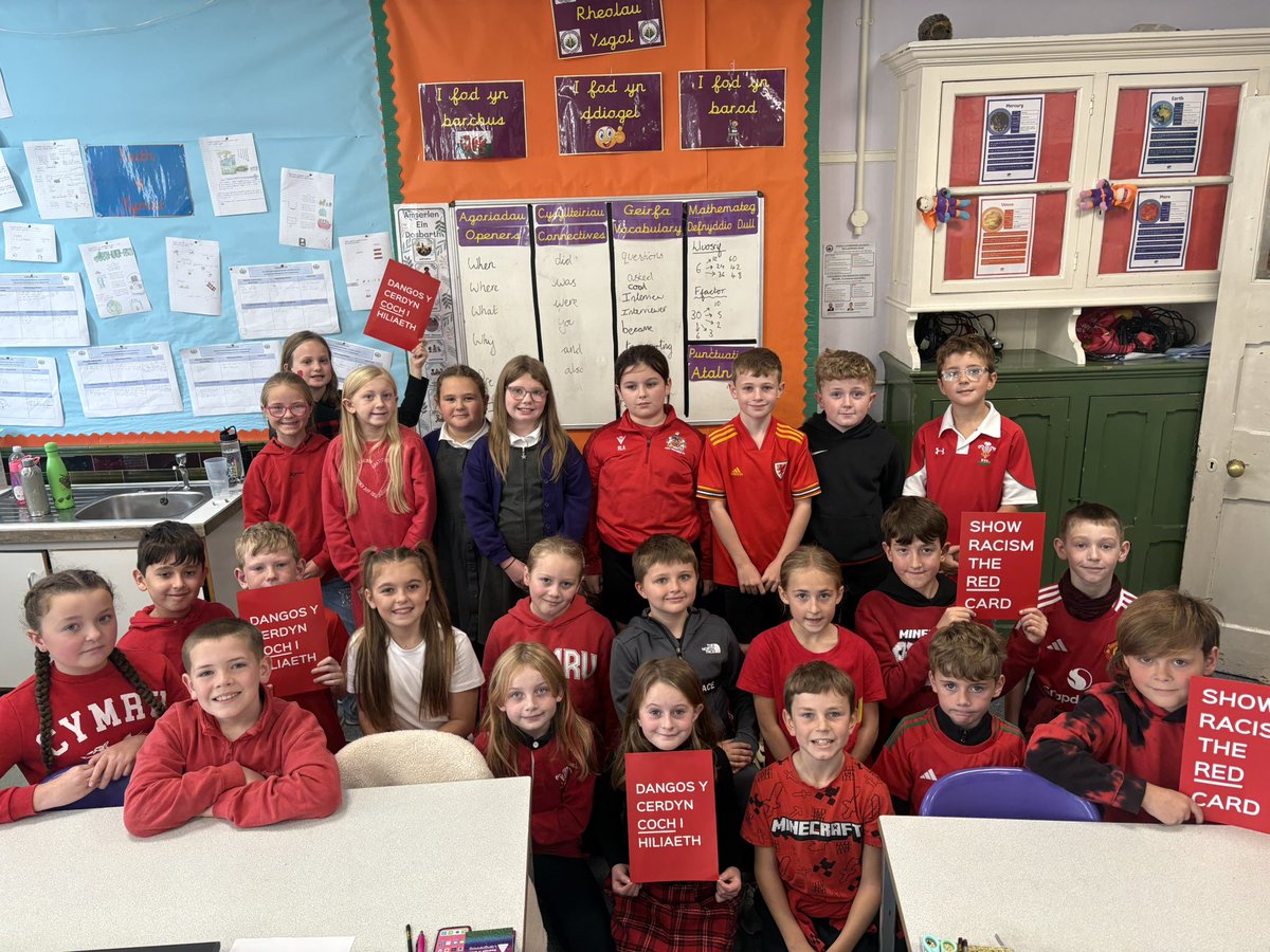 Dangos y Cerdyn Coch i Hiliaeth 🔴

Show Racism the Red Card 🔴