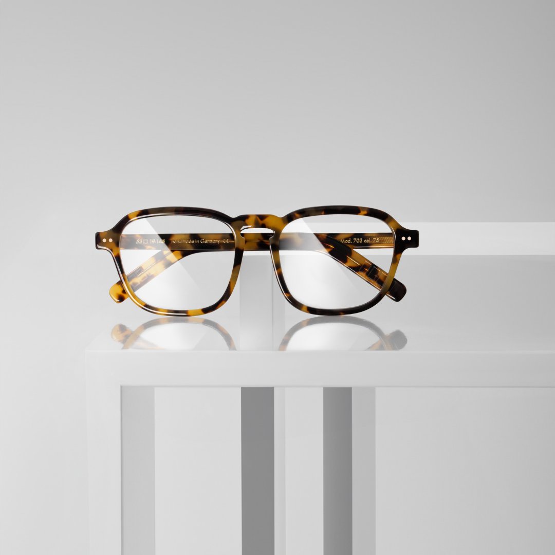 Inspired by the colors of Africa—introducing the earthy tones of the A14 collection.
lunorag
.
.
.
.
#lunor #lunora14 #earthtones #inspiredbyafrica #boldandbeautiful #naturalstyle #statementframes #madeingermany #sloweyewear
