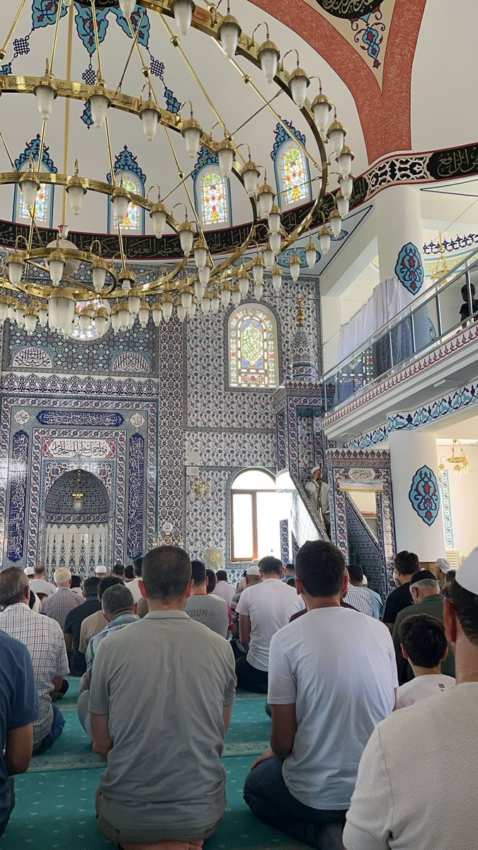 Şikayet etmek ne haddimize
şükürler olsun her halimize
           Hayırlı Cumalar