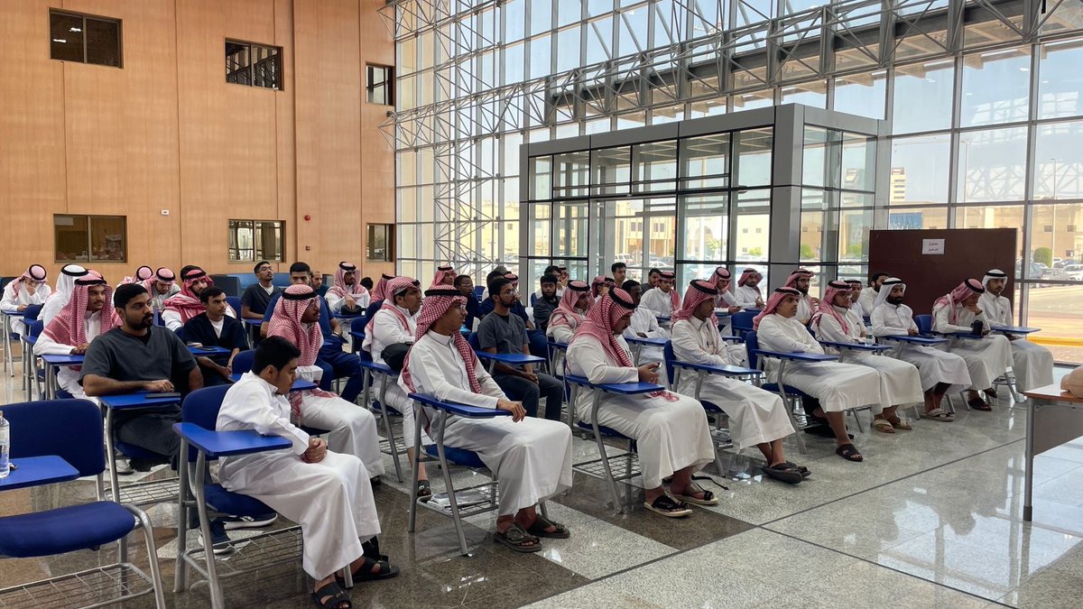 نظمت #عمادة_شؤون_الطلبة_IAU ممثلة بالنادي #الصحي وبالتعاون مع معهد سلامتك ومركز تنمية المهارات الطلابية ونادي السنة التحضيرية دورة تدريبية بعنوان “الإنعاش القلبي باليدين” 
تفعيلا لليوم العالمي السابع للإنعاش القلبي الرئوي تحت شعار "أنقذ حياتي وأنعش قلبي".