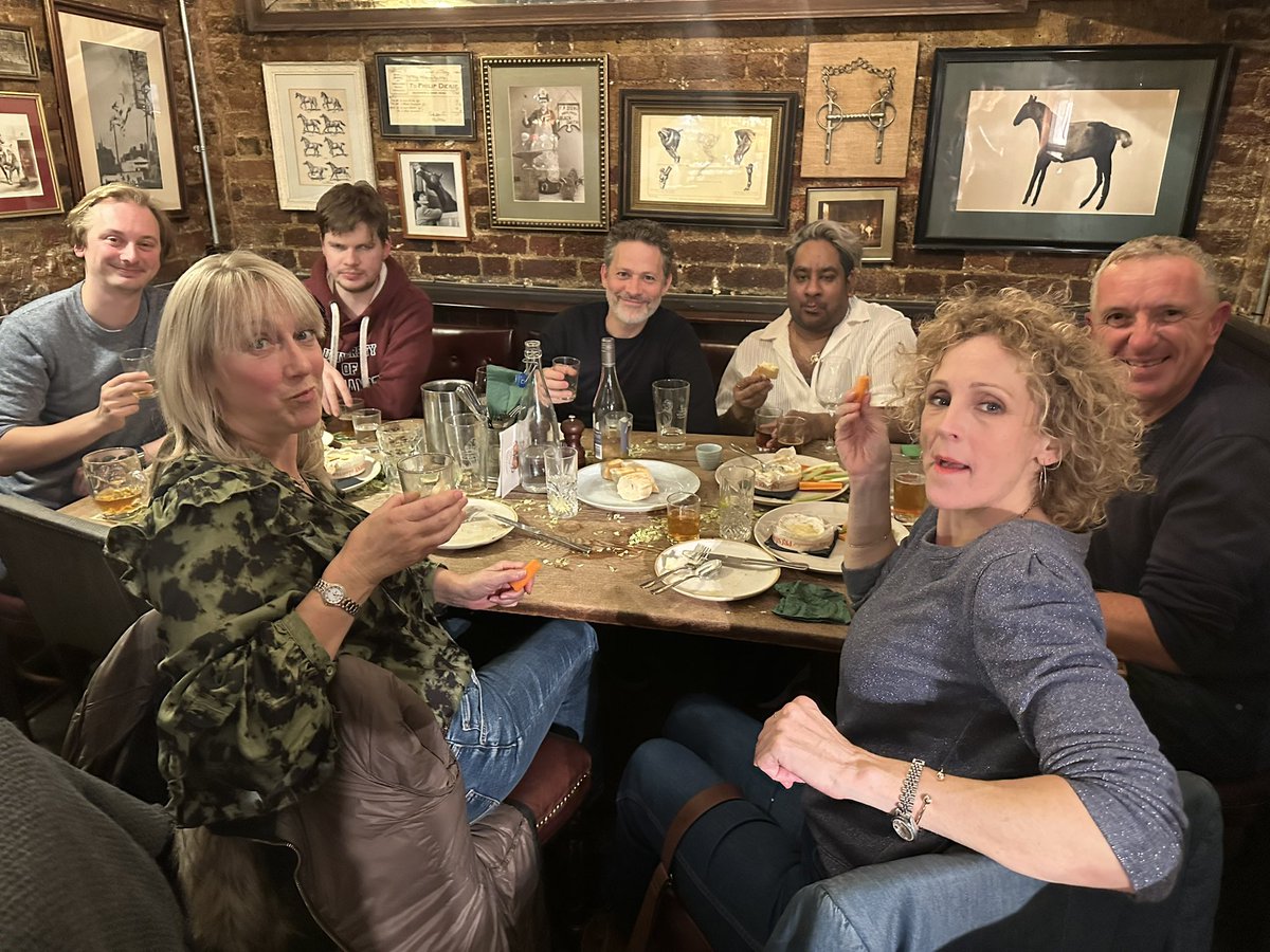 HandWimbledon's tweet photo. What an awesome night of Ale,Food and Fund raising as Paul from the amazing @hogsbackbrewery inspired us all with a selection of their of their fine ales matched with delicious platters of food raising ยฃ710 for dogs for good charity ๐๐
#Wimbledoncommon #hogsbackbrewery #charity #dogsforgood #realale #wimbledon #youngspubs