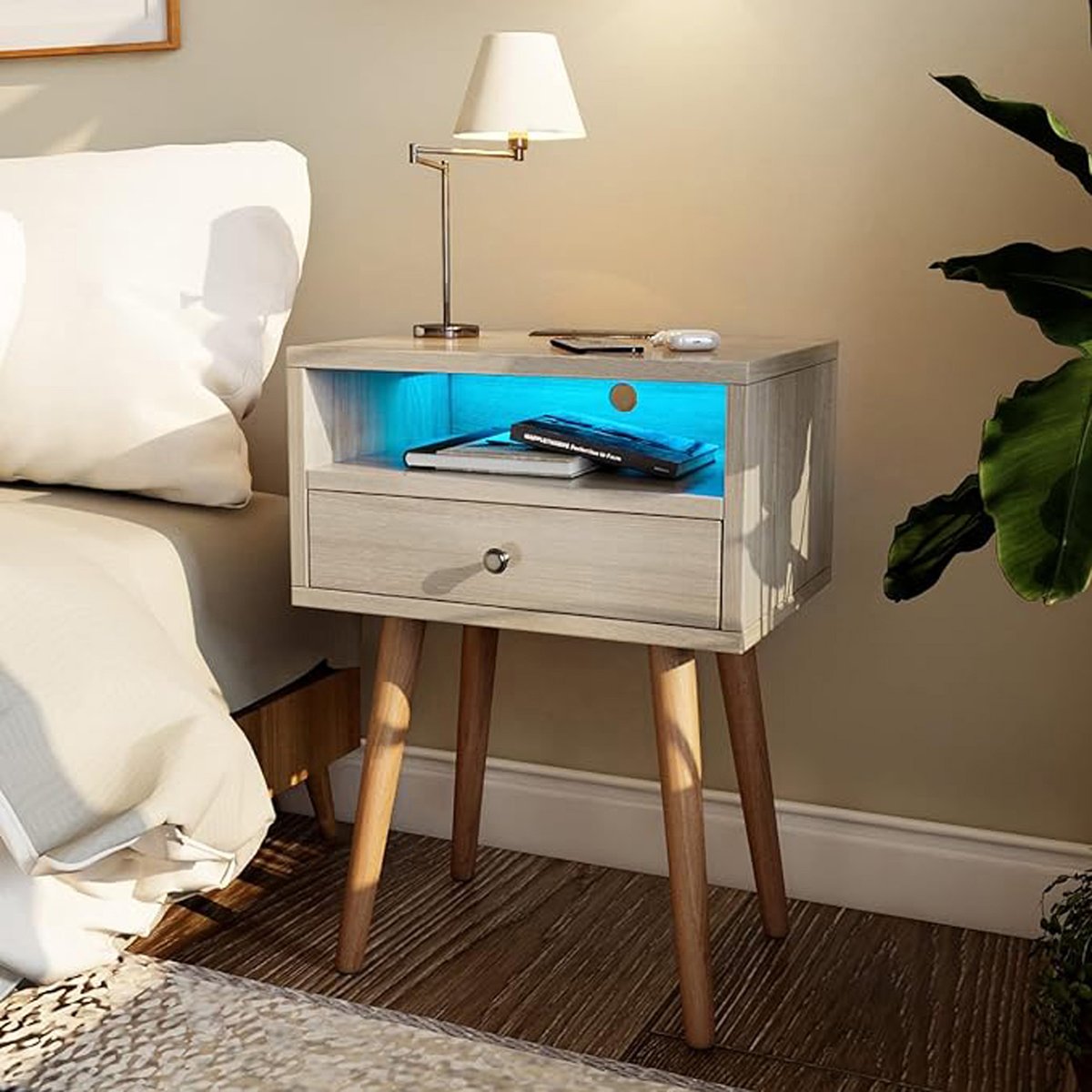 zenyarahome's tweet photo. Nightstand with Charging Station,with LED Lights. #nightstand #furniture #endtable #bedsidetable #cupboard #storage #furnituredesign #Exhibition #LEDlight https://t.co/b6Zabq5eDt
