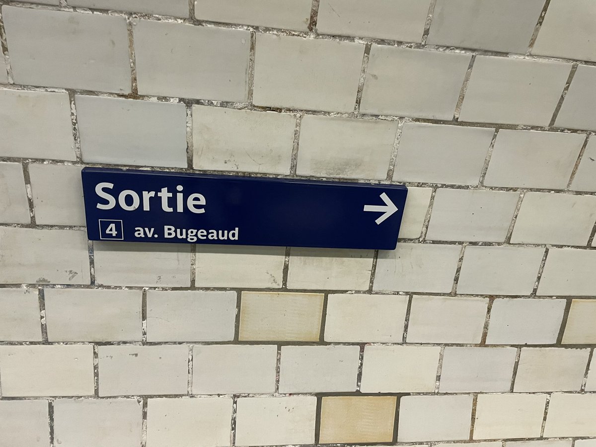 JulienDumenil's tweet photo. @RATPgroup encore un effort 😉 #avenuehubertgermain https://t.co/BNxMfi0HKp