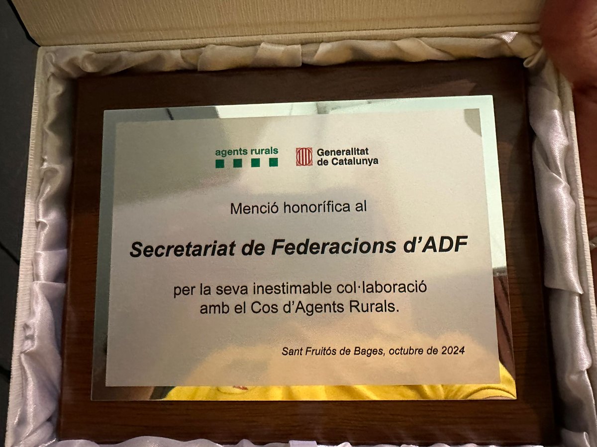 <a href="/adfcat/">ADF</a> <a href="/interiorcat/">Interior i Seguretat Pública</a> <a href="/agentsruralscat/">Agents Rurals</a> <a href="/nuriaparlon/">Parlon #apeudecarrer #interioriseguretatpública</a> El <a href="/sfadfcat/">SFADF</a> ha rebut un reconeixement com una de les 12 entitats i institucions distingides per la seva col·laboració amb el Cos d’Agents Rurals. Un honor que posa en valor la tasca i el compromís de les #adfcat durant aquests anys en la protecció del nostre entorn natural.