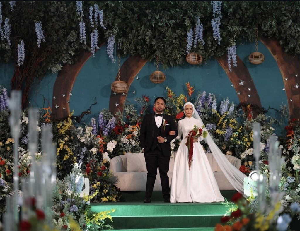 VBusainna's tweet photo. Jarang dekat Malaysia wedding planner buat service Painting Backdrop sebab mostly pakai LED screen. 

Wedding macam ni tak sampai RM20k ikut berapa pax korang pilih. https://t.co/LPrqf2AjBo
