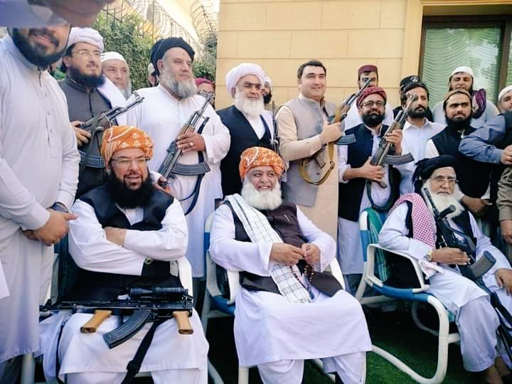 ZahidNadeempk's tweet image. مشورہ دیا تھا کہ &quot;پنگا مت لو&quot;

پوچھا گیا کہ &quot;یہ پنگا کیا ہوتا ہے&quot;

جواب آیا کہ &quot;وہ تو جب لو گے تو پتا چلے گا&quot;
#بدمعاشی_نہیں_چلےگی