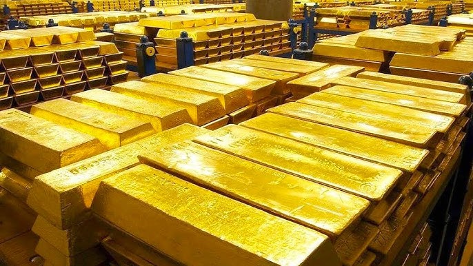 Investingcom's tweet photo. ⚠️BREAKING:

*SPOT GOLD TOPS $2,700 FOR THE FIRST TIME IN HISTORY AS PRECIOUS METAL EXTENDS ITS RECORD-BREAKING RUN

$GC_F $GLD https://t.co/foxKOw1cgW
