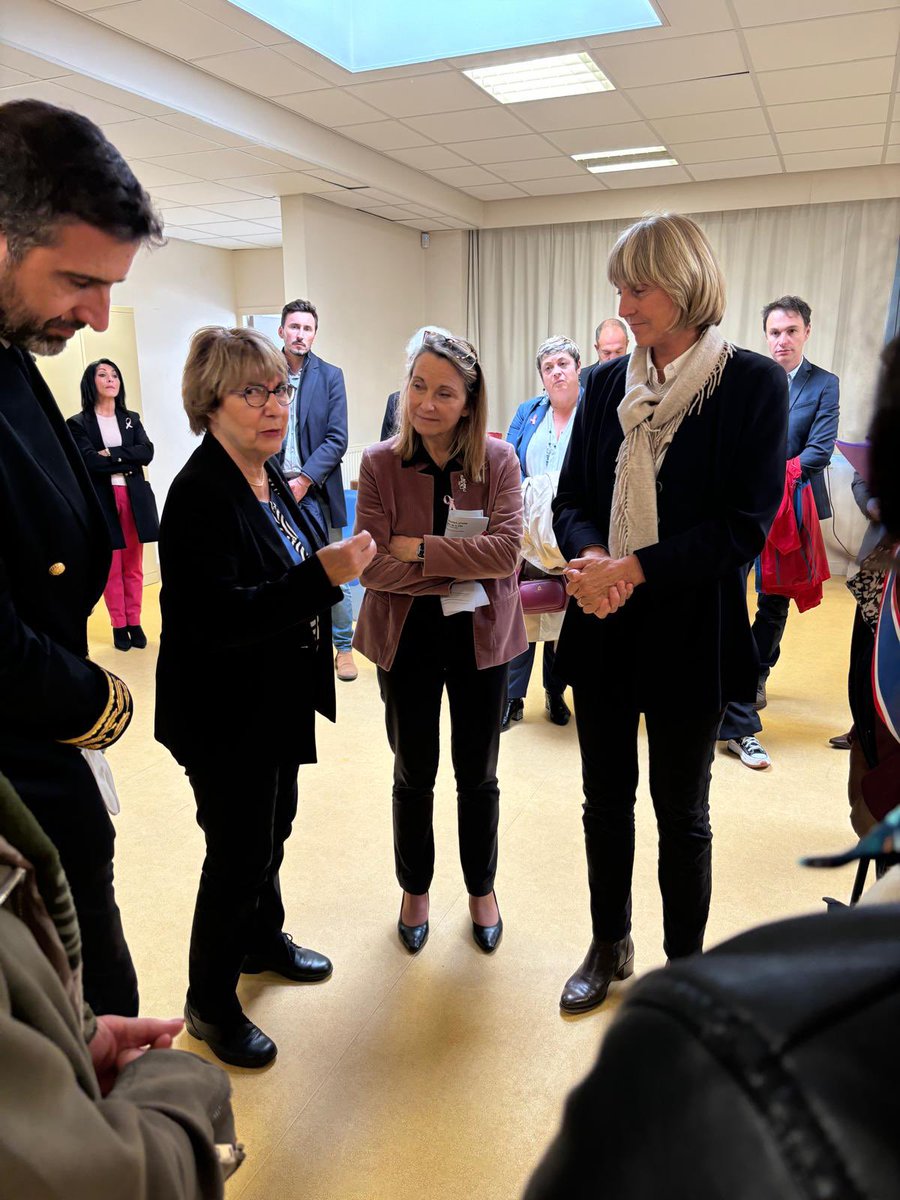 LeMontansier's tweet photo. Le partenariat est reconduit pour la 4ème année consécutive : représentations théâtrales, rencontres avec des artistes, visite, ateliers…
@valerieletard @ChanteloupLV @Prefet78 @GDichamp https://t.co/WiYQhaMF4a