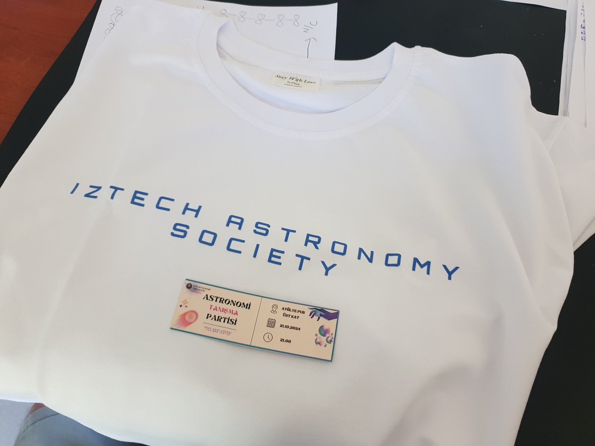 İYTE Astronomi topluluğu tişörtü çok güzel olmuş. Severek giyeceğim. Pazartesi günü de tsnışma toplantıları var.