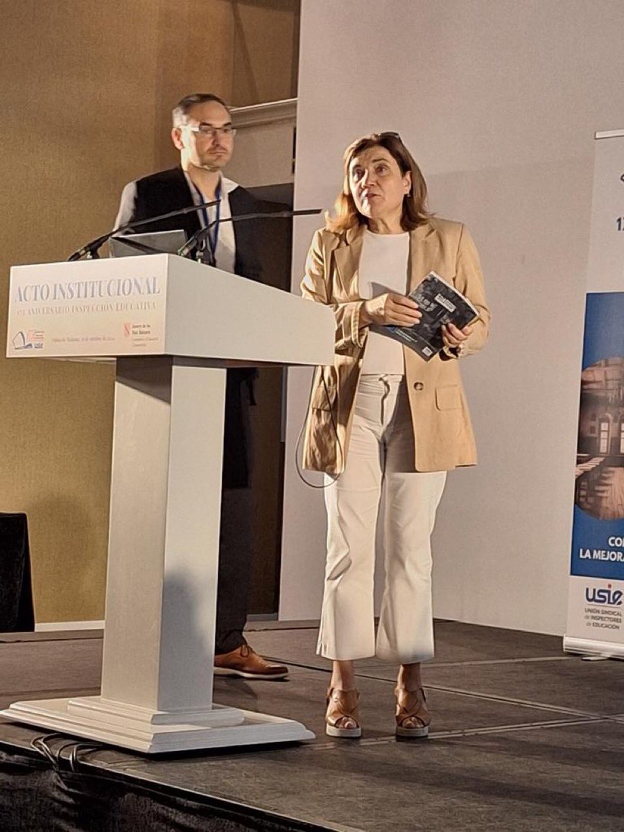 #encuentroUsie #Palma #inspeccioneducativa Luisa Lorenzana, responsable de programas #Eramus <a href="/USIE_inspeccion/">USIE</a> y Javier Ferrero exponen las conclusiones del proyecto de prevención del abandono escolar temprano y su publicación