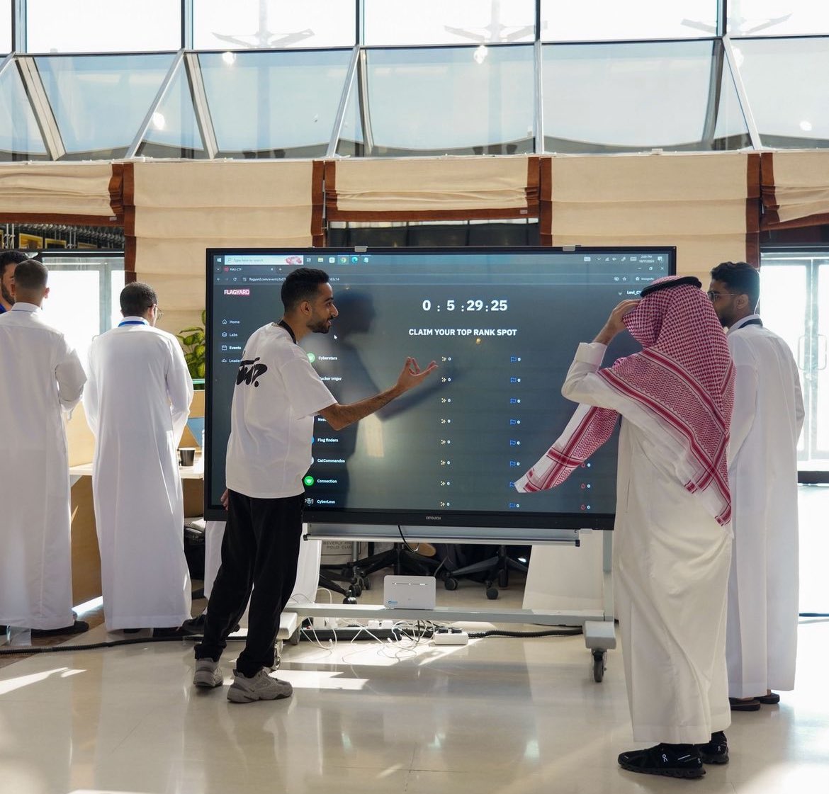 hcyber6_'s tweet image. الحمد لله على الختام ✨.
كان يوم جميل والحمد لله ، سعدنا بشوفتكم جميعًا.

وسعدت وتشرفت بمقابلة أساطير الأمن السيبراني (وأخيرًا بالحياة الواقعية بدال اللنكد ان 😂💙) 
💻 @OmarAlkhowaiter 
💻 @abd_fa12 

وشكرًا لجميع اللي حضروا وشاركوا في المسابقة، نجاح المسابقة من تفاعلكم 🫡🔥.