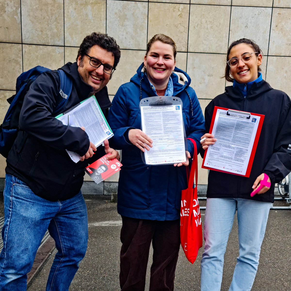 Ein Lohn zum Leben in Bern...wir haben heute in Bümpliz gesammelt... und wir brauchen jetzt dringend noch mehr Unterschriften... lade Initiative runter (spbb.ch/blog/2024/05/0…)... unterschreibe... und schicke sie ab...! #Mindestlohn #Mindestlohninitiative