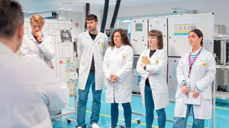 grupospri's tweet image. 🏭 #P4Q industria-taldeak % 37 emakume ditu plantillan, sektoreko batez bestekoa baino 15 puntu gehiago.

👩‍🏭 SPRI Taldearen #BWOMENINIndustry proiektuan parte hartzean berdintasunarekiko konpromisoa indartzen dute.

🔗 spri.eus/azpiegiturak-k…

 #Azpiegiturak #Industria