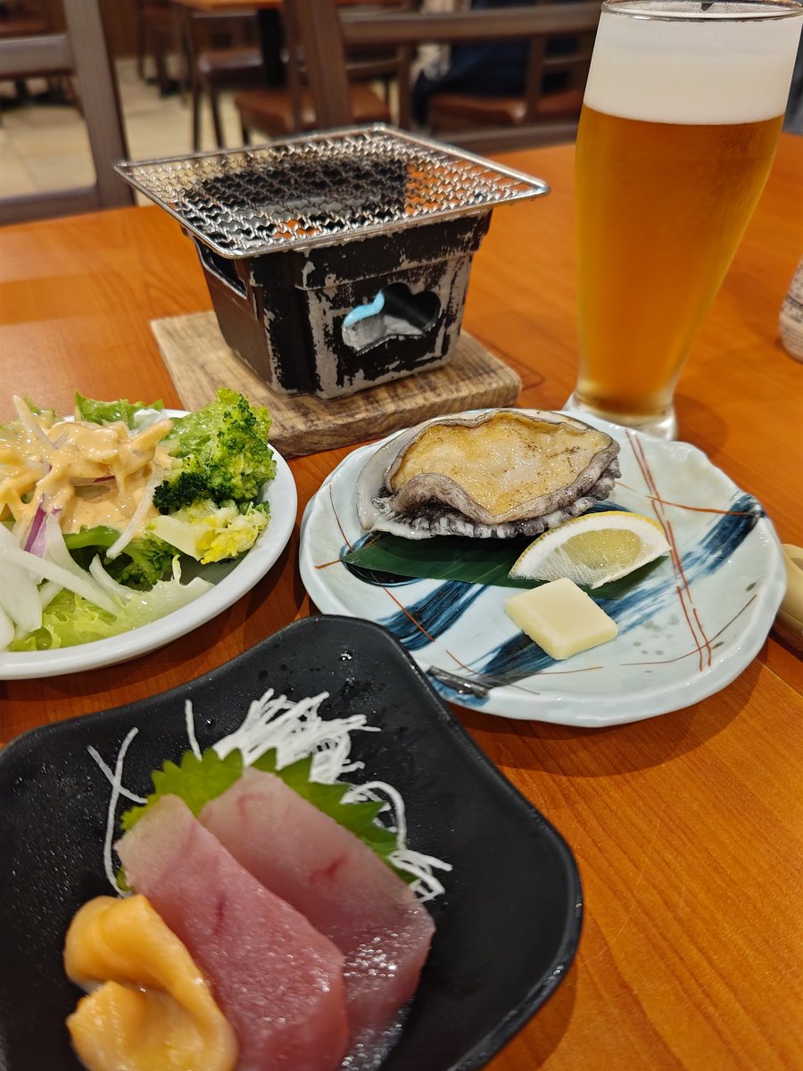 take91154029's tweet photo. ひとり宴会始まります🍺😁👍
バイキングで
アルコールも飲み放題🙌✨
アワビは別注文です…😅 https://t.co/5ga3E3LYeJ