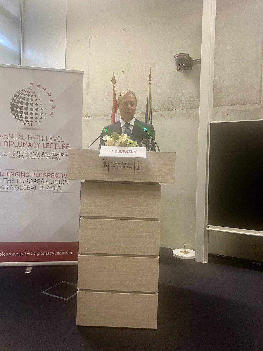 Simon J. Smith (@sjasmith) on Twitter photo It was nice to be back in Brugge for this event and it is an honour to contribute my course to the <a href="/collegeofeurope/">College of Europe</a> 75th year. It was nice to be back in Brugge for this event and it is an honour to contribute my course to the <a href="/collegeofeurope/">College of Europe</a> 75th year.