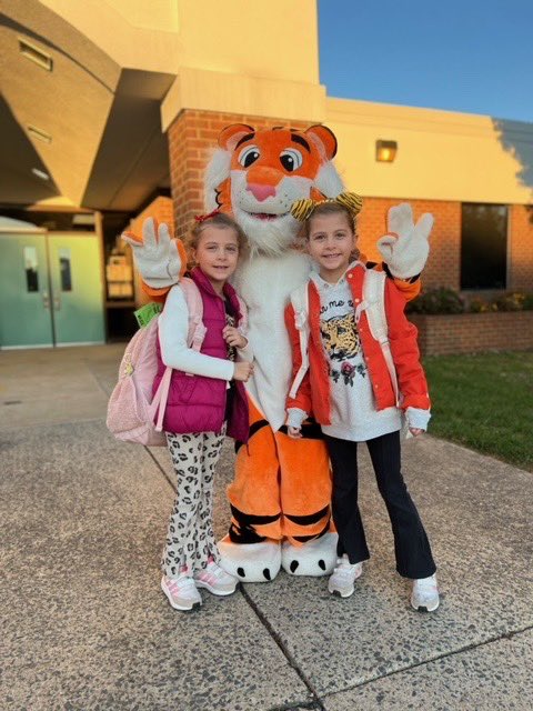 BALPrincipal's tweet photo. Celebrating 🥳 One LCPS Day with Pounce 🐯❤️ @BallsBluffLCPS @elainelayman @LCPSOfficial #WeAreOneLCPS https://t.co/ueYObMvZ4I