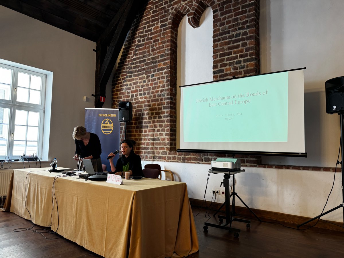 Starting off the final session, Maria Cieśla (Polish Academy of Sciences) delves into the journeys of Jewish merchants traveling the roads of East Central Europe, shedding light on their trade and experiences. #TEM2024
