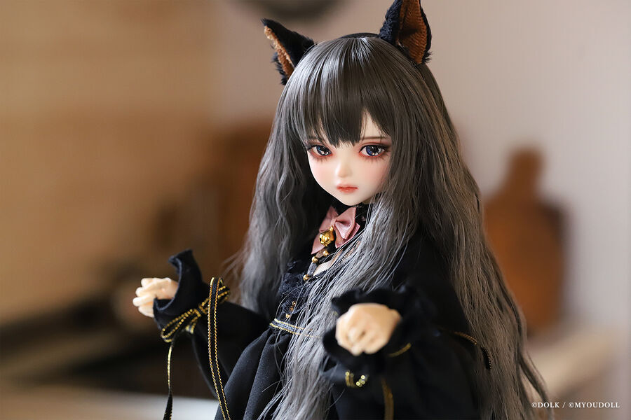 DOLKSTATION's tweet photo. 【DOLK×MYOU DOLL】🐈50体限定🐈

──すきなものは、ひなたぼっことささみ。

➡https://t.co/uL6nAdZS4h

多くのご要望にお応えするため、初回版の黒猫Deliaが初の復刻となりました。猫らしいツンとした表情は、角度によって様々な表情を見せてくれます。

11/10（日）抽選締切、どうぞお見逃しなく! https://t.co/IlG0jX0r47
