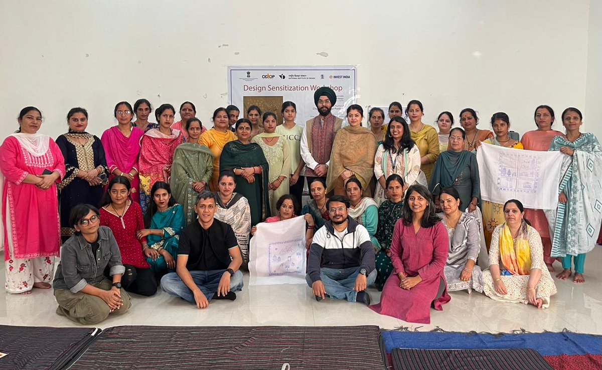 ODOP_IND's tweet photo. Team @ODOP_IND and @NID_India organized a two-day 'Design Sensitisation Workshop' for Chamba Rumal artisans at #Chamba, #HimachalPradesh, on October 15-16, 2024.

Over 30 women, including Anjali Vakil, National Awardee, came together to learn key skills like:
> Creating miniature paintings 
> Marketing strategies 
> Packaging 
> Product catalogue 
> Other hands-on exercises
 
With a focus on self-sufficiency and innovation, they are shaping the future of this timeless craft.

#InvestIndia #InvestInIndia #ODOP #OneDistrictOneProduct #InvestInHimachalPradesh #NID #Handicrafts #IndianArtisans #MakeInIndia #Textiles #TextileIndustry #ChambaRumal #VocalForLocal @makeinindia @handicraftsdc