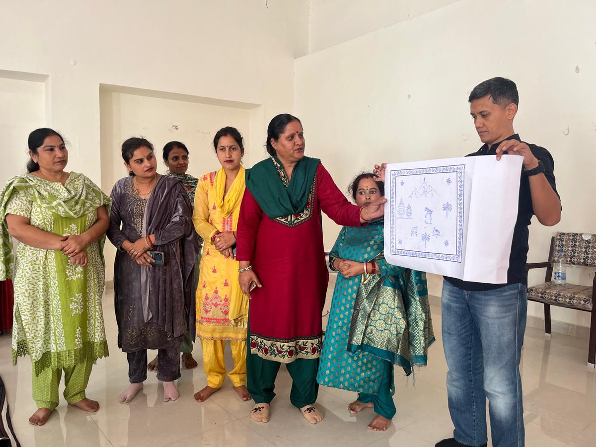 ODOP_IND's tweet photo. Team @ODOP_IND and @NID_India organized a two-day 'Design Sensitisation Workshop' for Chamba Rumal artisans at #Chamba, #HimachalPradesh, on October 15-16, 2024.

Over 30 women, including Anjali Vakil, National Awardee, came together to learn key skills like:
> Creating miniature paintings 
> Marketing strategies 
> Packaging 
> Product catalogue 
> Other hands-on exercises
 
With a focus on self-sufficiency and innovation, they are shaping the future of this timeless craft.

#InvestIndia #InvestInIndia #ODOP #OneDistrictOneProduct #InvestInHimachalPradesh #NID #Handicrafts #IndianArtisans #MakeInIndia #Textiles #TextileIndustry #ChambaRumal #VocalForLocal @makeinindia @handicraftsdc