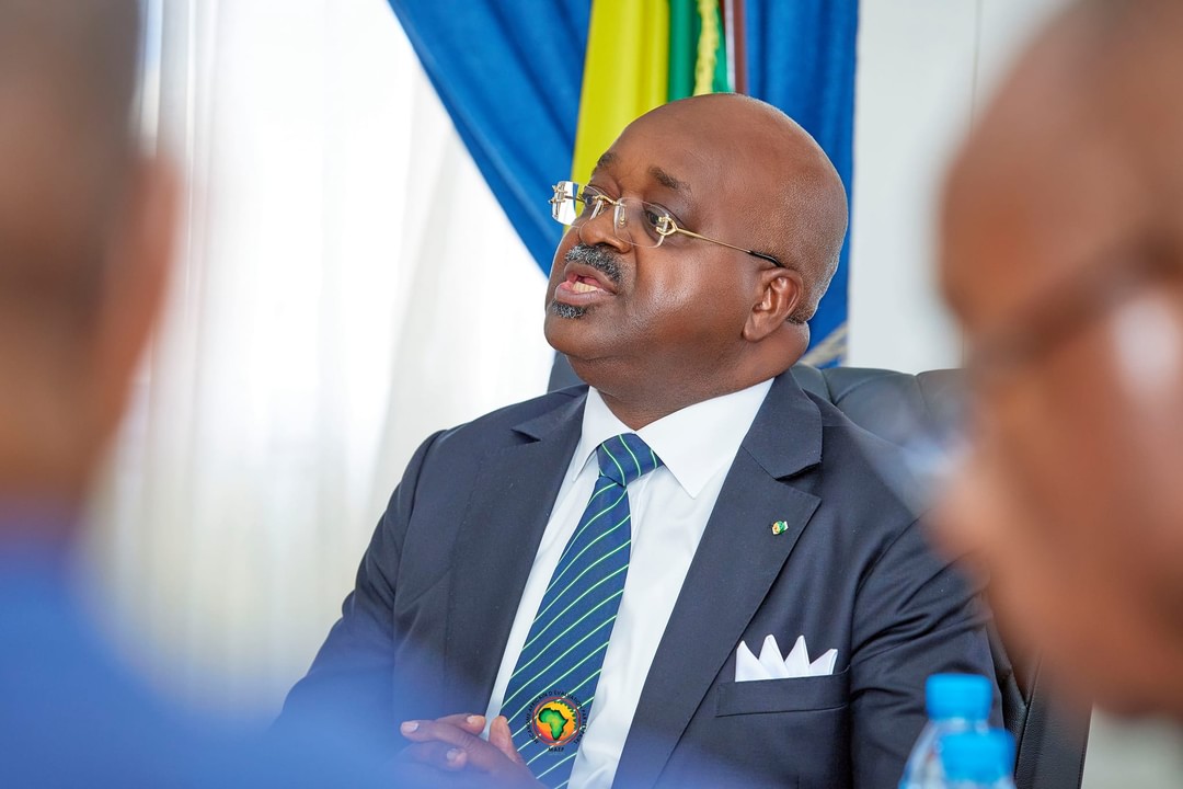 MaepGabon's tweet photo. Dans le cadre des échanges avec les institutions gabonaises, la délégation du MAEP Continental, conduite par le Dr Ousmane Diallo, membre du Panel des Eminentes Personnalités en charge du Gabon, a tenu une rencontre avec la Cour des Comptes, dirigée par M. Alain Christian Iyangui https://t.co/OPvxqwFLnW