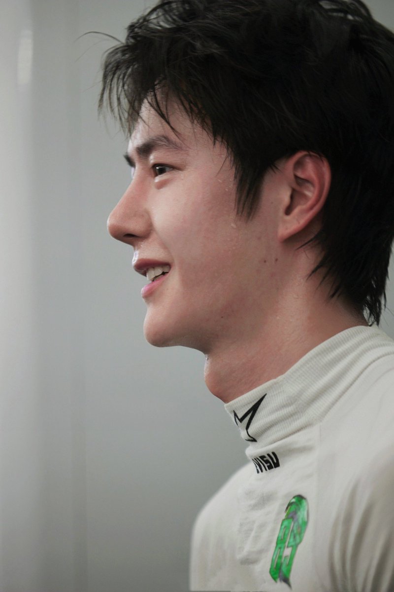 beezisbz's tweet photo. ไอเหี้ย อย่าให้ได้ผมยาวจิงๆ ตายห่ากันหมด พี่เขาหล่อไม่หยุด ทรงพระมหาประชาฮัสแบนมาก จะบ้าอะ https://t.co/a8ME6DEpcd