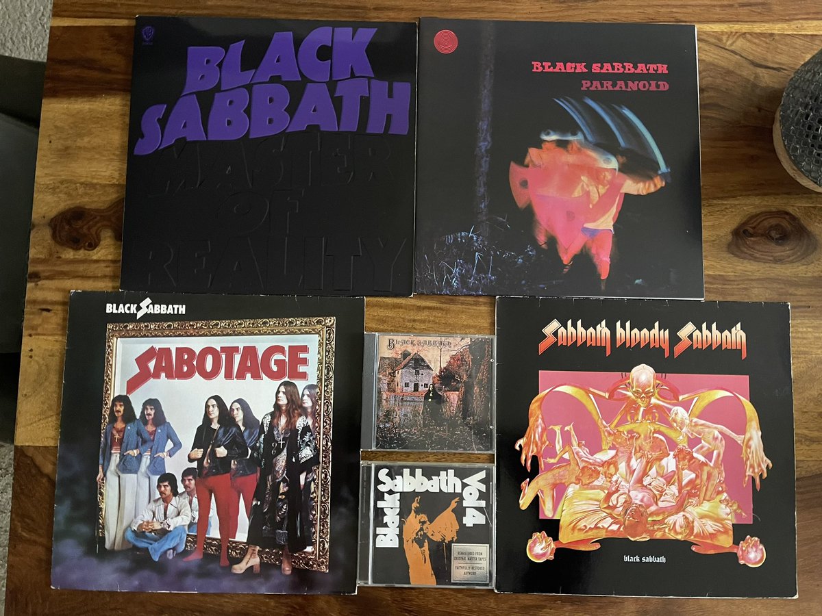 Les pères fondateurs du metal 🤘
Des riffs lourds et une influence indéniable. Black Sabbath a tout défini ! Et vous, c’est lequel votre album préféré ? #BlackSabbath #HeavyMetal #Classics #OzzyOsbourne #vinyl