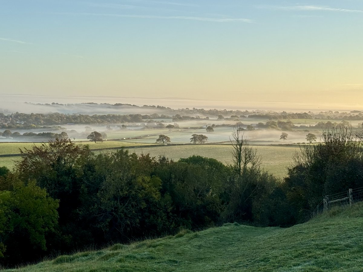 Spencer Pitts (@spoinster) on Twitter photo Stunning misty morning views, of the beautiful south downs on my early dog walk today. ππ»π₯°
<a href="/sdnpa/">South Downs National Park</a> #crispautumnday Stunning misty morning views, of the beautiful south downs on my early dog walk today. ππ»π₯°
<a href="/sdnpa/">South Downs National Park</a> #crispautumnday