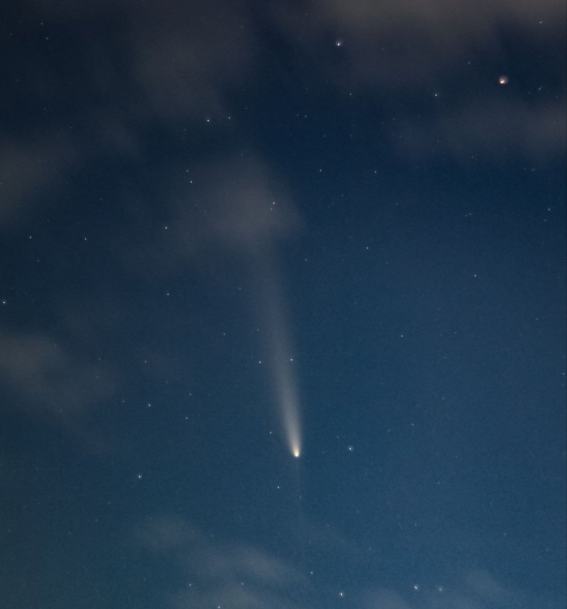 smartphone_astr's tweet image. By our member Leo ABC - #Comet A3 with anti tail
#Canon Canon 600d
50mm f1.8
20*1.6 sec
Stacked in #EagleImageStacker for Android - #TsuchinshanATLAS #astronomy #Astrophotography