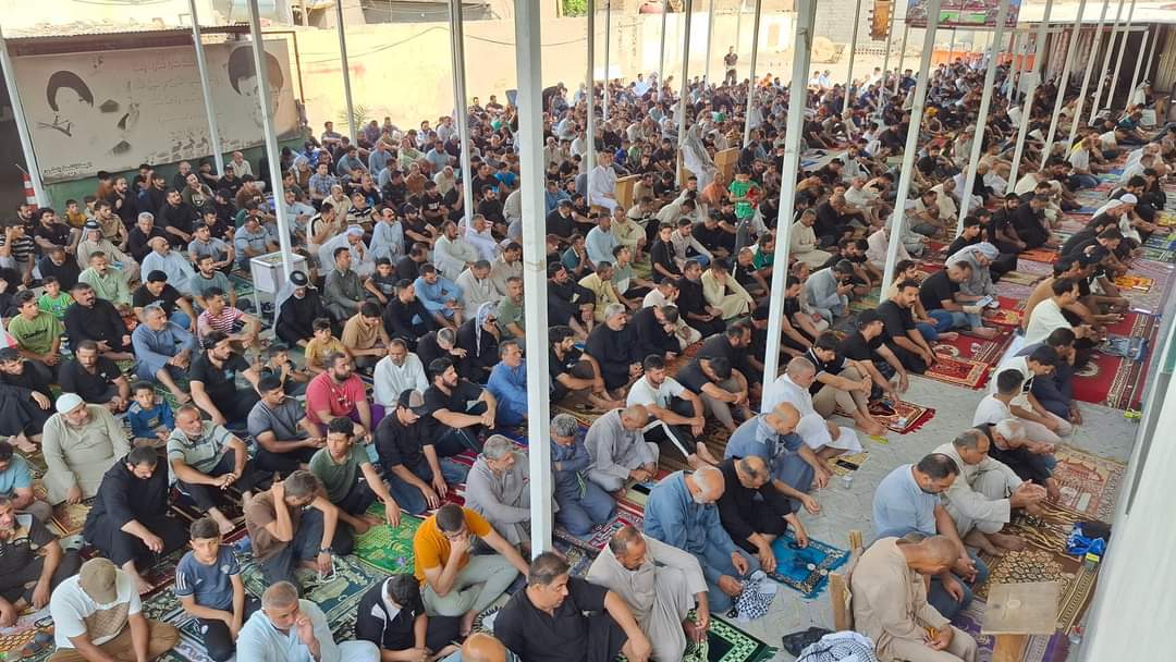 من هو الاقوى المالُ والسلاحُ الدنيويانِ او اللهُ المسيطرُ على الخلقِ كُلِّهِ وبيدِهِ ملكوتُ كلِّ شيءٍ وبيدِهِ مفاتيحُ السماواتِ والارضِ، حتى هُم يعلمونَ بذلكَ وليسَ نحنُ فقطْ! 
السيد الشهيد الصدر قدس 

جانب من إقامة صلاة الجمعة بغداد المعامل 
بإمامة فضيلة الشيخ حسين  الساعد