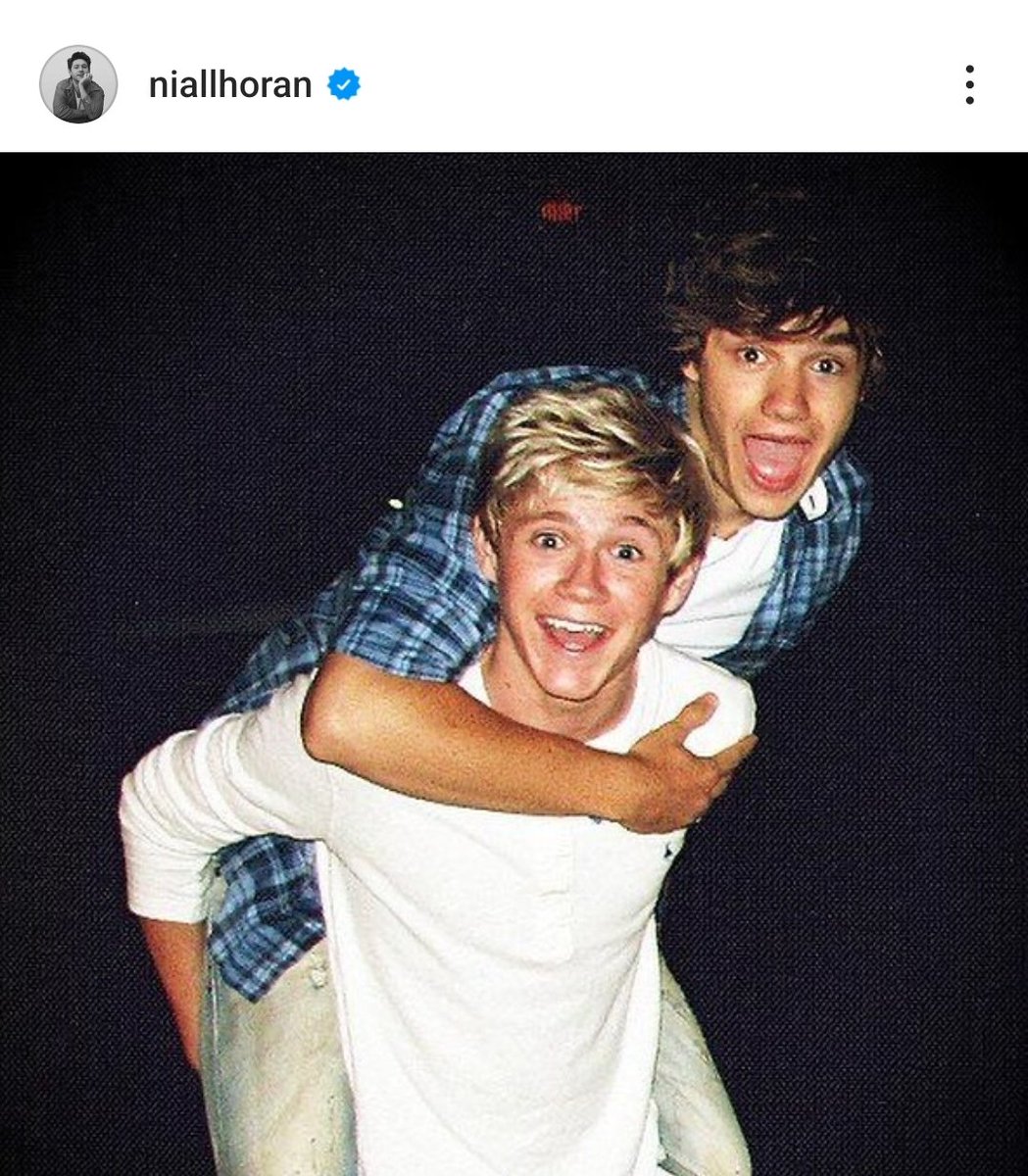 albammmedina's tweet photo. 🖤 Niall Horan se despide de Liam Payne con un conmovedor mensaje ⬇️:

🔊 "Estoy absolutamente devastado por el fallecimiento de mi increíble amigo, Liam. No parece real.

Liam tenía una energía por la vida y una pasión por su trabajo que eran contagiosas. Era la persona más brillante en cualquier sala y siempre hacía que todos se sintieran felices y seguros.

Todas las risas que compartimos a lo largo de los años, a veces por las cosas más simples, me vienen a la mente en medio de la tristeza. Vivimos juntos nuestros sueños más salvajes, y atesoraré cada momento que compartimos para siempre. El lazo y la amistad que tuvimos no ocurren a menudo en una vida.

Me siento muy afortunado de haberlo visto recientemente. Tristemente, no sabía que, al despedirme y abrazarlo esa noche, estaba diciendo adiós para siempre. Es desgarrador.

Mi amor y condolencias van para Geoff, Karen, Ruth, Nicola, y, por supuesto, para su hijo Bear.

Gracias por todo, Payno.

Te quiero, hermano.

Nialler."