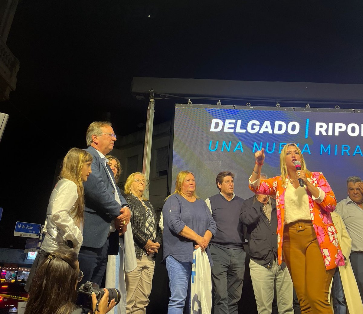 Lista33SJ's tweet photo. Acto de cierre en San José.  

9 días para REELEGIR UN BUEN GOBIERNO. 
¡Vamos por el segundo piso de transformaciones!  🇺🇾

#reelegíunbuengobierno 
#elegíestabilidad
#unanuevamirada https://t.co/Tg0kBJDQgV