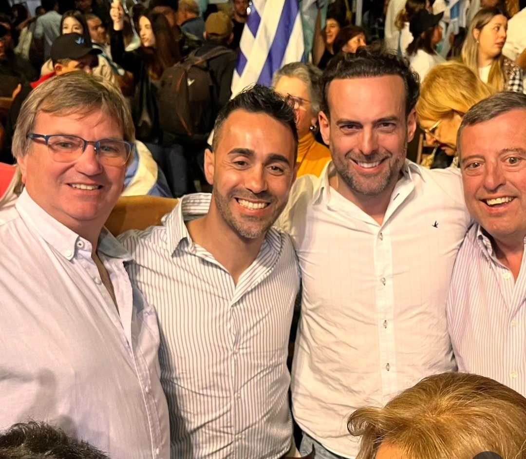 Acto de cierre en San José.  

9 días para REELEGIR UN BUEN GOBIERNO. 
¡Vamos por el segundo piso de transformaciones!  🇺🇾

#reelegíunbuengobierno 
#elegíestabilidad
#unanuevamirada