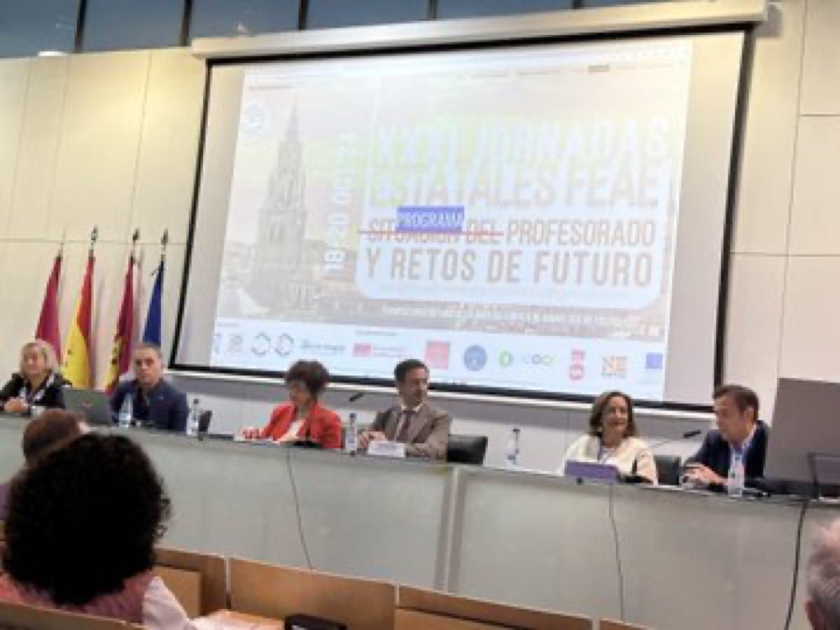 feaegalicia's tweet photo. Hoxe estamos nas  XXI Jornadas Estatales FEAE sobre a situación do profesorado e retos do futuro con cuestións clave sobre o tema. 

#FEAE https://t.co/aa3MqqIQrq