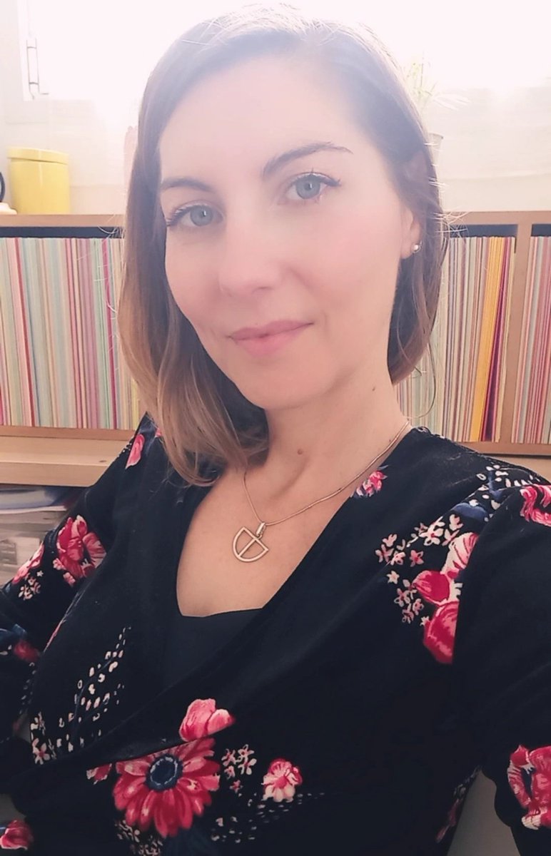 Hellooooo les zamis de par ici !! 

J'ai retrouvé le chemin marqué d'un X et... I'm back... 😅 après 2 ans de pause pas reposante. 
Ça fait un bail ❤️ qu'on ne s'est pas vus ! Comment allez-vous ?