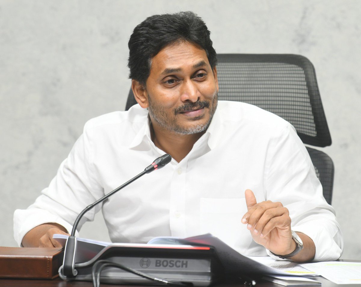 YSRCParty's tweet image. వైఎస్సార్‌సీపీ కేంద్ర కార్యాలయంలో మాజీ ముఖ్యమంత్రి, వైఎస్సార్‌సీపీ అధినేత @ysjagan గారి ప్రెస్‌ మీట్‌.

#IdhiMunchePrabhutvam
#TDPSkillDevelopmentScam
#MosagaduBabu
#NaraLiquorBabu
#SyndicateCmCBN
#100DaysOfCBNSadistRule