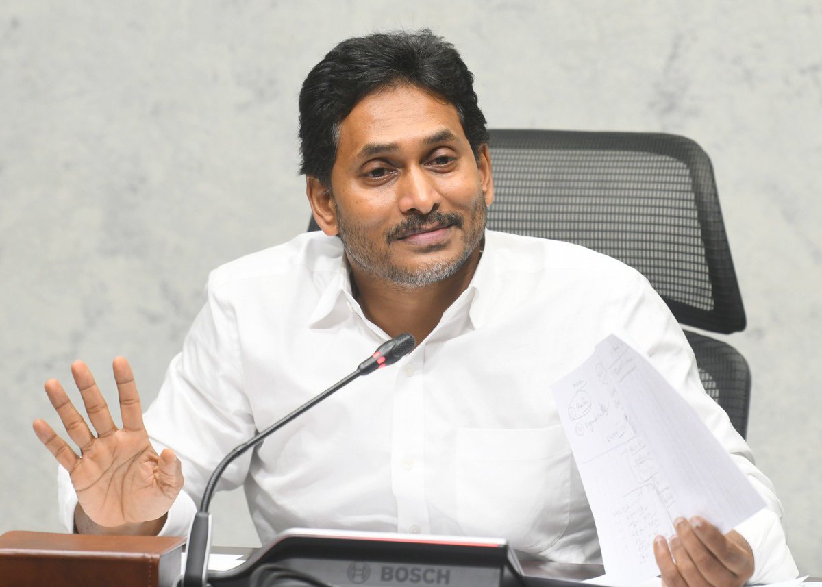 YSRCParty's tweet image. వైఎస్సార్‌సీపీ కేంద్ర కార్యాలయంలో మాజీ ముఖ్యమంత్రి, వైఎస్సార్‌సీపీ అధినేత @ysjagan గారి ప్రెస్‌ మీట్‌.

#IdhiMunchePrabhutvam
#TDPSkillDevelopmentScam
#MosagaduBabu
#NaraLiquorBabu
#SyndicateCmCBN
#100DaysOfCBNSadistRule