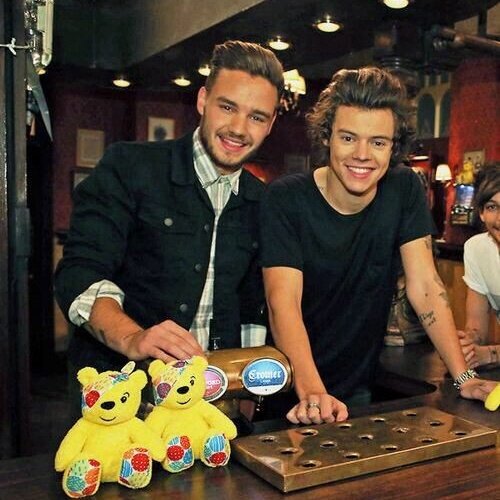 lilosmoke's tweet photo. nadie me para decirle adiós definitivamente a one direction. nadie me preparó para darle fin a lo que fue mi vida. nadie me preparó para despedirme de Liam, ni de cuatro chicos que me levantaron en los peores momentos con sus voces. 
simplemente me duele mucho el corazón. https://t.co/8OM6fWYm7f