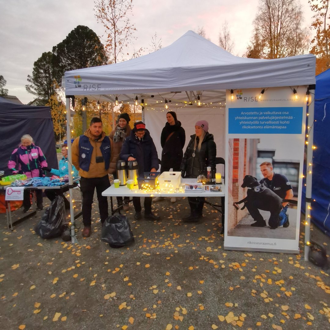 rikosseuraamus's tweet photo. Oma koti on tärkeä, jotta rikokseton elämä osana yhteiskuntaa olisi tuomion suorittamisen jälkeen mahdollinen. Kerroimme asunnottomuudesta työmme näkökulmasta @Asunnottomienyo tapahtumissa 17.10. useilla paikkakunnilla. Kuvat Jyväskylästä ja Vaasasta. https://t.co/FaOkdbw5KC