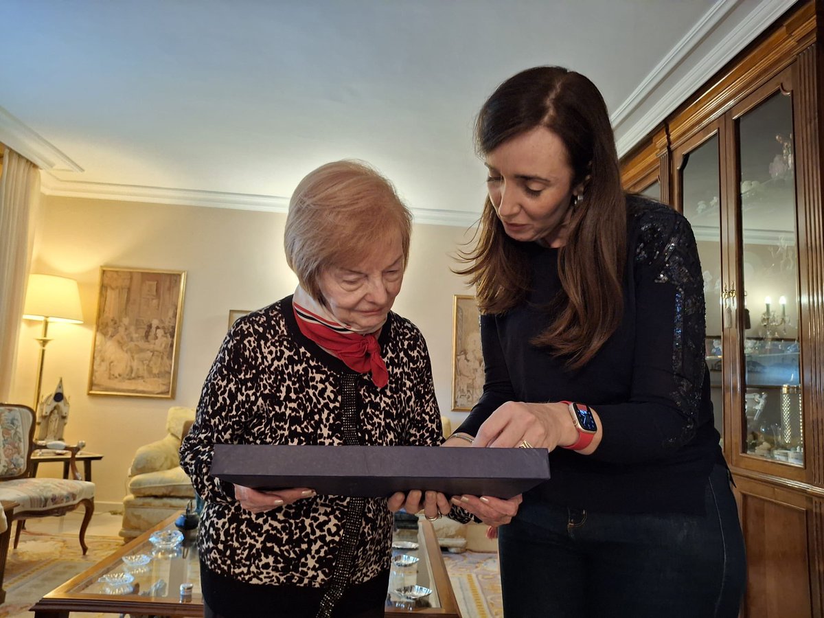 Teodorochubut's tweet photo. La vice presidenta de la Nación Victoria Villarroel reivindicó a Isabel Martínez de Perón.

Primera presidente mujer del mundo y de la Argentina constitucionalmente elegida. Vicepresidente como yo y argentina bien nacida, sostuvo Villarroel en sus redes sociales. https://t.co/5fr2PRWNHC